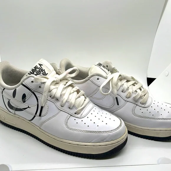 Nike air force one smiley 2025